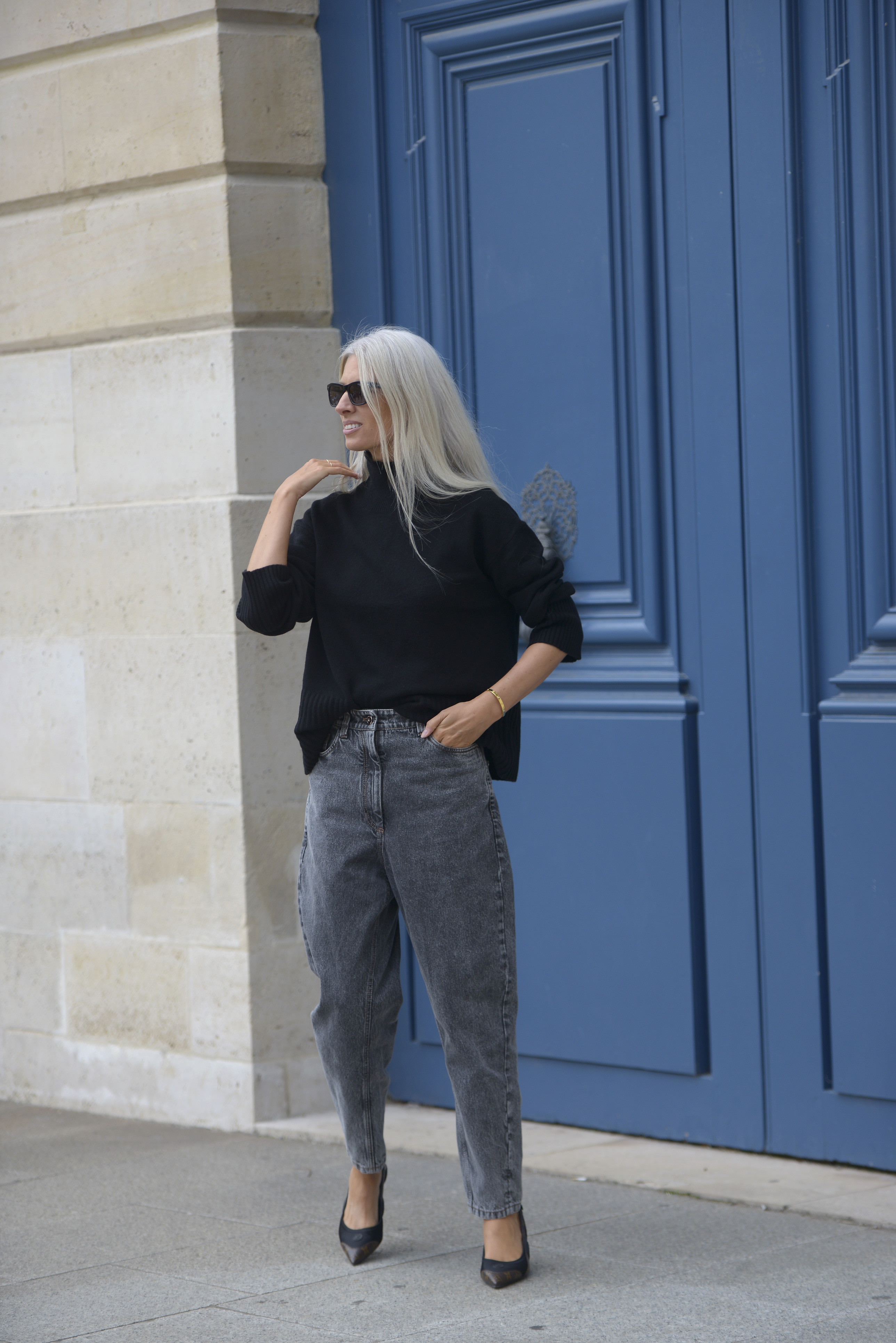 Mom jeans and turtleneck hot sale